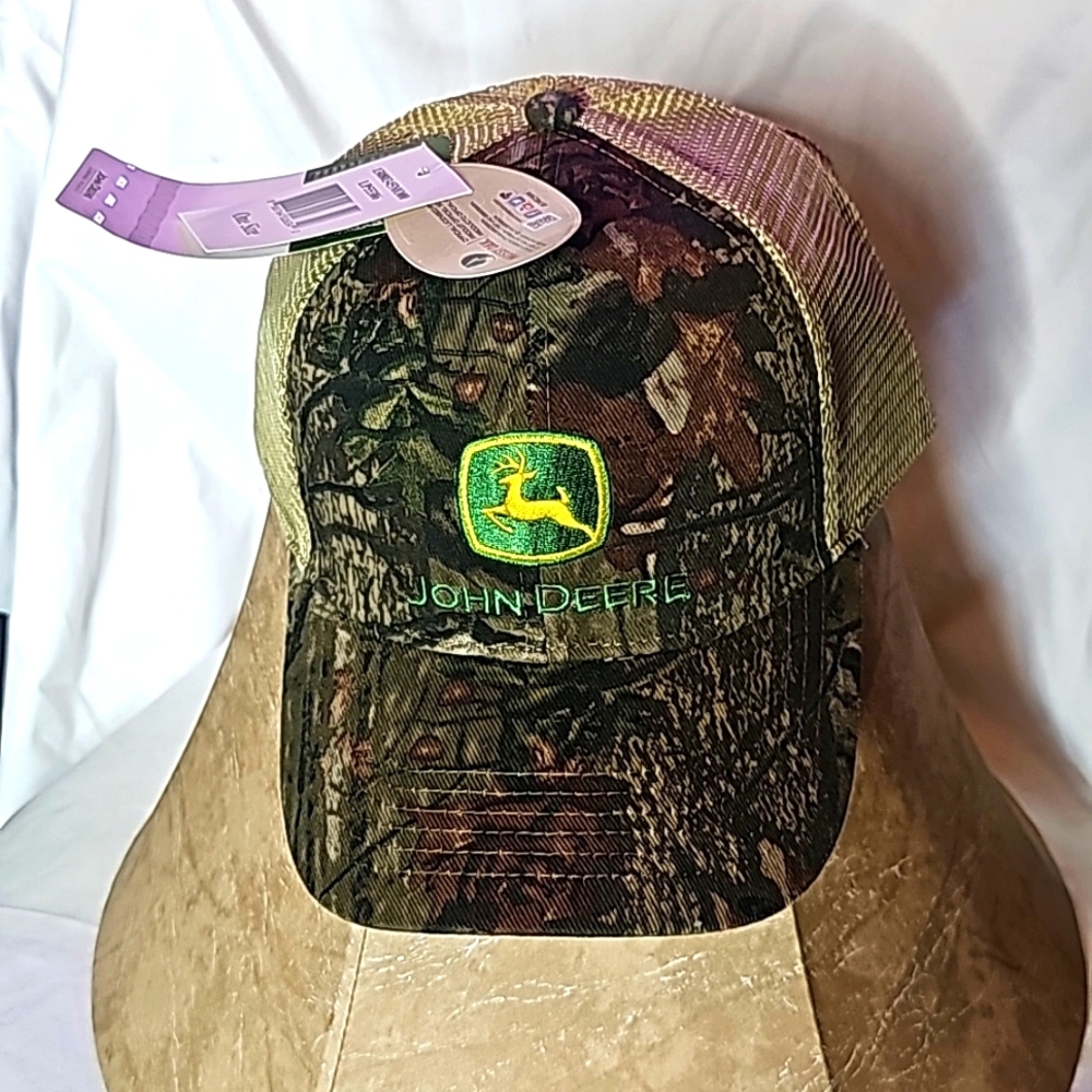 John Deere camo embroidered cap NWT